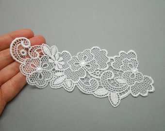 Apply in 16 x 7 cm white lace