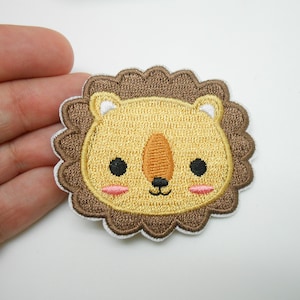 Ecusson lion, écusson thermocollant, cacher un trou, patch lion, customisation, sac à dos , cartable
