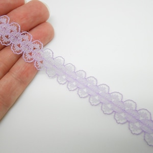 1 mètre de ruban en dentelle parme