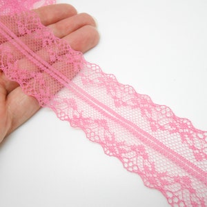Ruban en dentelle rose de 4 cm