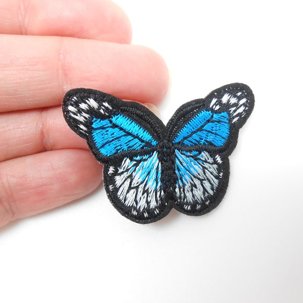 Ecusson papillon bleu, écusson thermocollant, cacher un trou, patch papillon, customisation, DIY