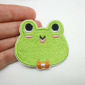 Ecusson grenouille, écusson thermocollant, cacher un trou, patch grenouille, customisation