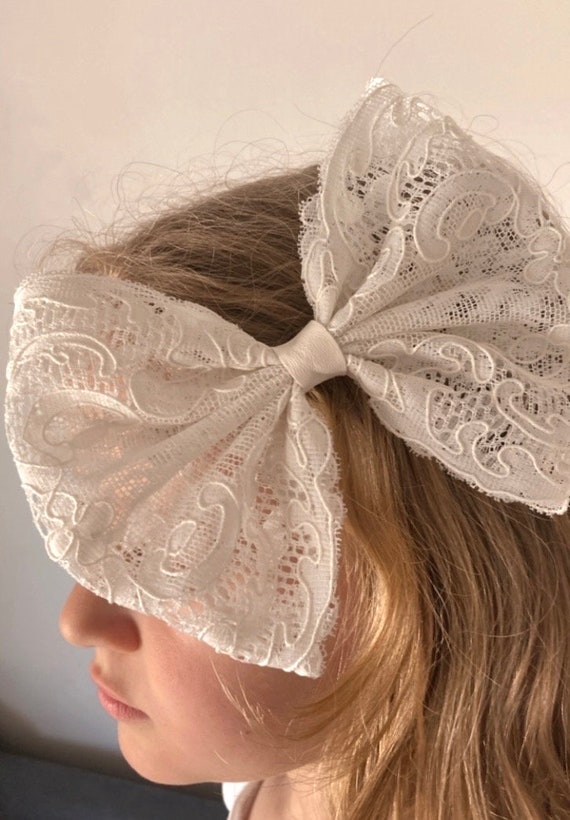 Maxi Barrette in Calais Lace and Genuine Leather in Off  display picture 2