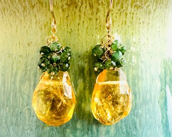 Pendientes Citrine Sway con racimos de esmeraldas y ganchos de oro laminado de 14 quilates, pendientes de oro laminado de 14 quilates