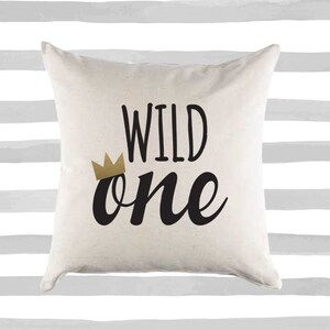Almohada de lona o funda de almohada Wild One - Decoración de guardería - Almohada de tiro para el hogar - Almohada de dormitorio infantil - Regalo de bebé nuevo