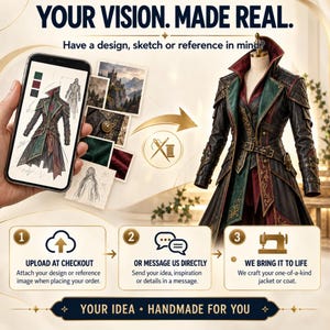 Op de afbeelding: Een service voor op maat gemaakte jassen met de tekst YOUR VISION. MADE REAL. Een smartphone toont een ontwerpschets naast een afgewerkte donkere leren jas met groene en rode accenten, gouden borduursels en een hoge kraag op een paspop.