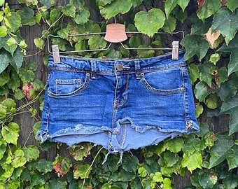 Vintage 2000's YMI Medium Wash Low Rise Cut Off Denim Jean Shorts Size 3