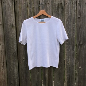 Vintage 70&#39;s/80&#39;s Joanna Made in USA White Textured Short Sleeve T-Shirt Size Medium