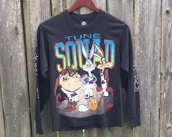 Vintage 1996 Space Jam Tune Squad Taz Bugs and Wile E. Coyote långärmad Warner Brothers baskettröja storlek XS/S