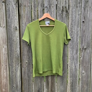 Vintage 80's Tops Plus Green Ribbed Textured Short Sleeve V-Neck Polyester/Lycra Blend T-Shirt Women's Size Large