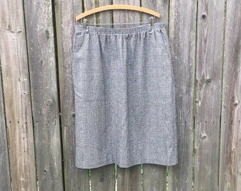 Vintage 90's Alfred Dunner Gray and Black Plaid Pattern Pleated High Waist Skirt with Pockets Size 20