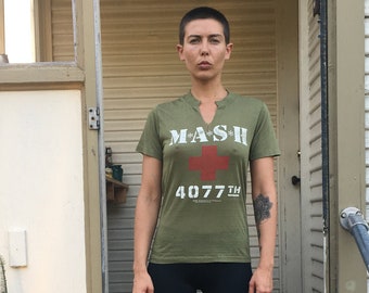 Vintage 1981 MASH 4077th Paper Thin Army Green Distressed Short Sleeve T-Shirt