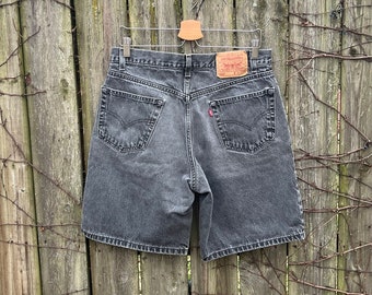 Vintage des années 90 short en jean noir taille haute Levi's taille 34