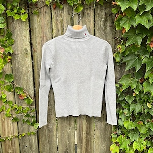 Vintage 2000's Tommy Hilfiger Gray Ribbed Long Sleeve Turtleneck Sweater Size Small