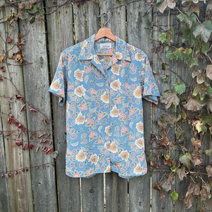Vintage jaren 80 Worthington Petite blauw bloemmotief overhemd met kraag, korte mouw, button-up, maat medium