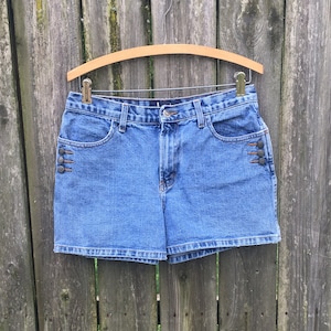 Vintage 90&#39;s l.e.i. Life Energy Intelligence Light Wash High Waist Side Faux Button Denim Jean Shorts Size 11