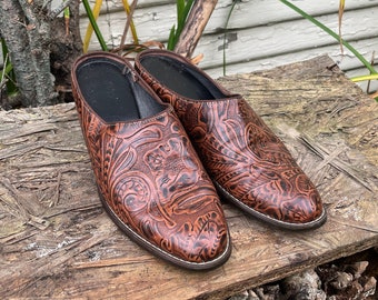 Vintage 90's tic-tak-toe Brown Western Styled Tooled Embossed Design Leather Clogs Size 8 1/2