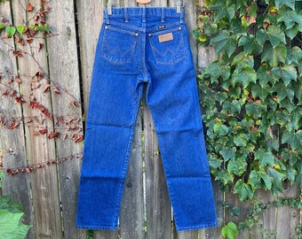 Vintage 90's Wrangler High Waist Straight Leg Medium Wash Denim Jeans Size 2