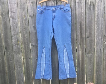 Vintage 2000's TMZ Jeans Low Rise Bedazzled Light Wash Bell Bottom Denim Jeans Size 34