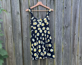 Vintage 90's unbranded Daisy All Over Print Skater Style Dress Size Small