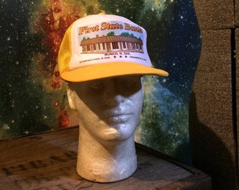 Vintage anni ' 80 prima stato Bank Monaco di Baviera North Dakota Mesh indietro Trucker cappello giallo (Spedizione gratuita)
