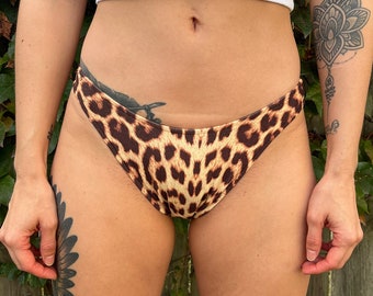 Vintage 90's Savvy by Shapes Made in USA Cheetah Print High Thigh Bikini Bottoms Size Small/Medium