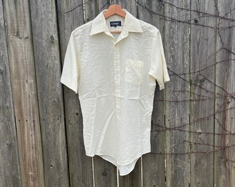 Vintage 70's Challenger Pale Yellow Poly/Cotton Blend Short Sleeve Collared Pocket Button Up Size Medium