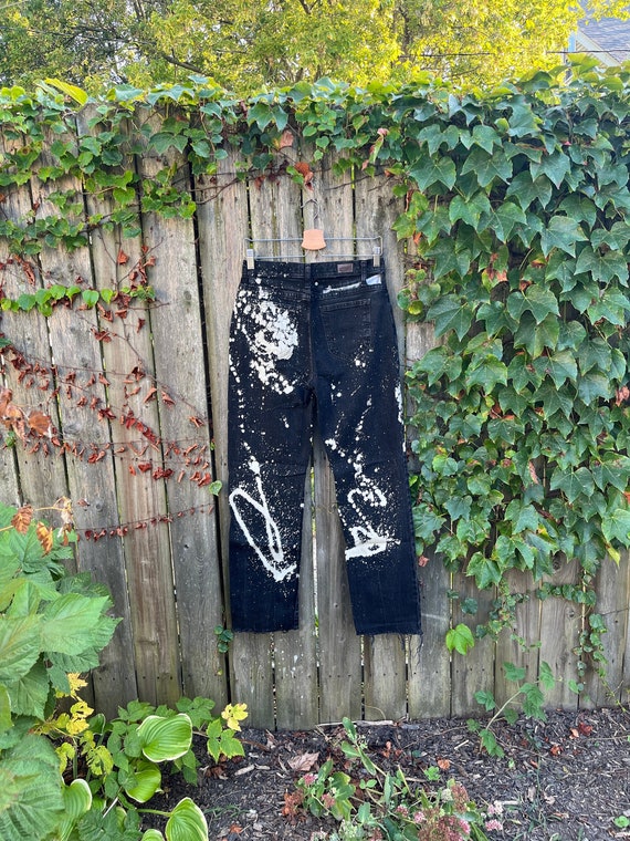 Vintage 90's/00's Riders Relaxed Fit Black High Waist Bleached and Distressed  Denim Jeans Size 4 