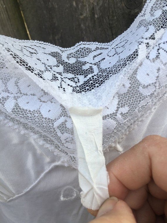 Vintage 80's unbranded White Nylon and Lace Night… - image 7