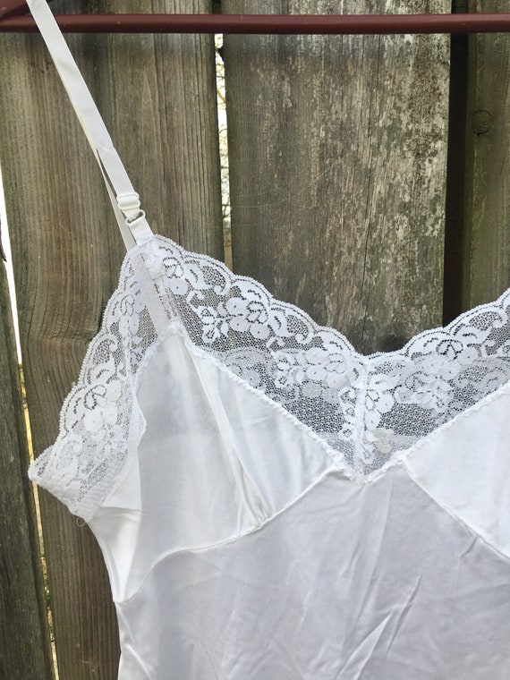 Vintage 80's unbranded White Nylon and Lace Night… - image 3