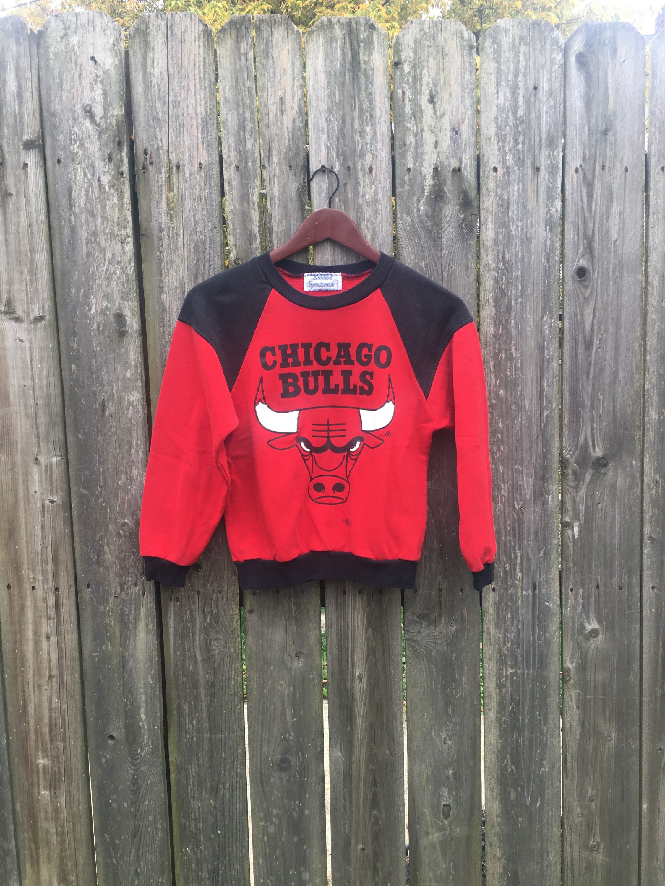 Chicago Bulls Embroidered Sweatshirt - Small – The Vintage Store