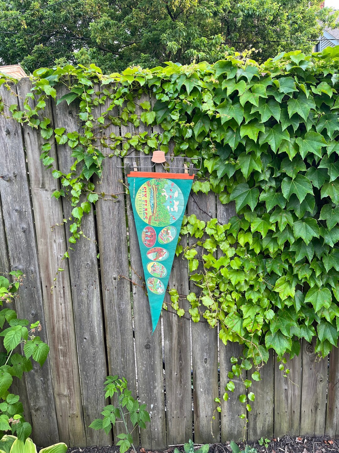 Vintage 1961 Six Flags Over Texas Green And Orange Felt Pennant Etsy vintage-1961-six-flags-over-texas-green-and-orange-felt-pennant-etsy