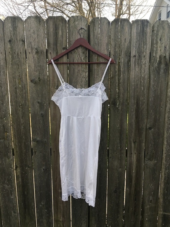 Vintage 80's unbranded White Nylon and Lace Night… - image 8