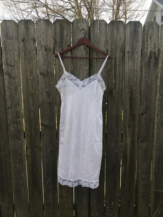 Vintage 80's unbranded White Nylon and Lace Night… - image 2