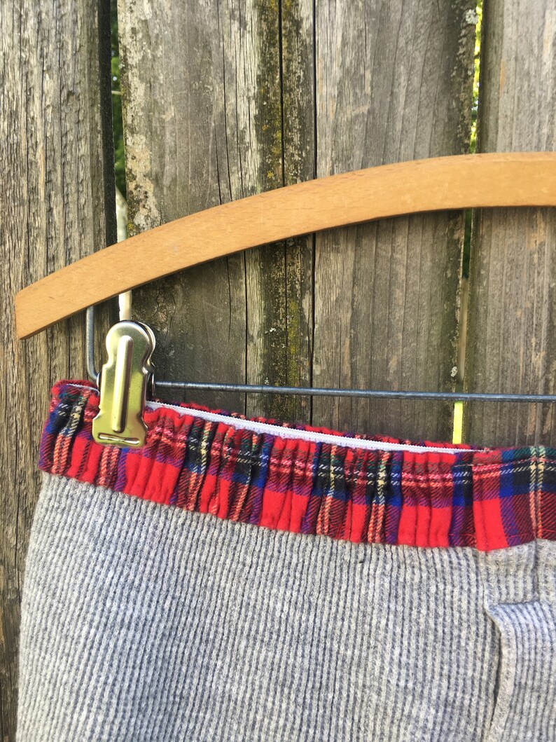 Vintage 90/'s Unbranded Gray Thermal Shorts with Red Flannel Style Waist Size Small
