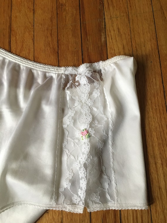 Vintage 80's Unbranded White Polyester and Lace L… - image 6