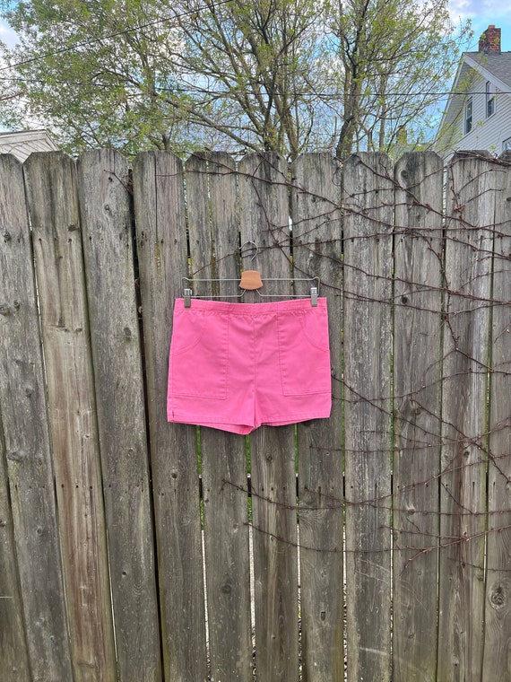 Vintage 80's unbranded Pink Mid Rise Shorts with P