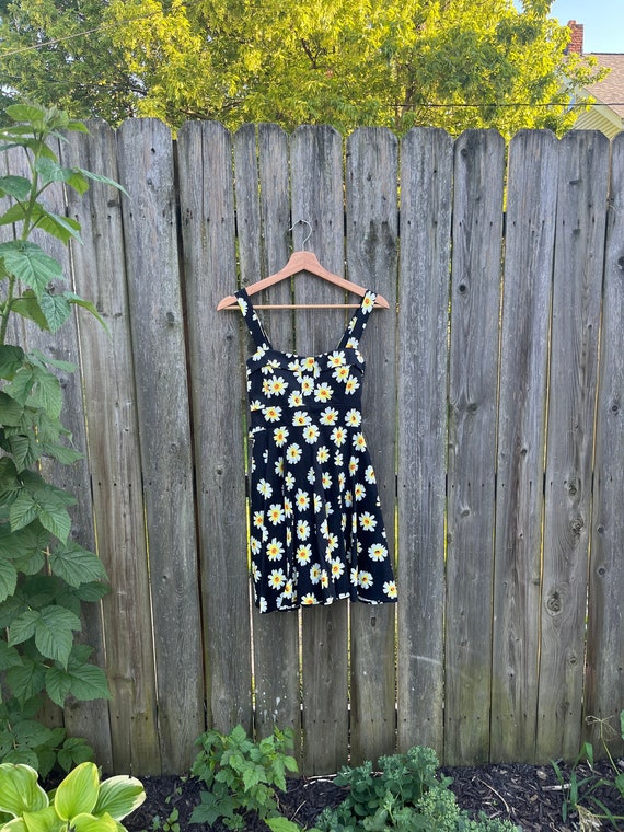 Vintage 90's unbranded Daisy All Over Print Skater