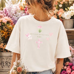 クリスチャンTシャツ：「彼女はルビーよりも尊い」グラフィックTシャツ