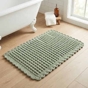 Könnte beinhalten: Eine rechteckige Badematte in Salbeigrün mit einer strukturierten Waffelstrickoptik und einem dekorativen Bogenrand. Die Matte ist aus Garn gefertigt und zeigt eine gleichmäßige gitterartige Struktur auf der Oberfläche mit einem abgerundeten Rand.