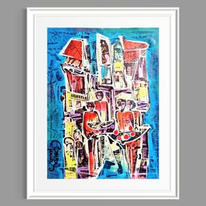 Puede incluir: Una lámina artística enmarcada que muestra una escena urbana estilizada con edificios abstractos en tonos azules, amarillos y rojos. Cuatro figuras con vestimenta naranja se sitúan en primer plano, una de ellas sostiene una bandeja con círculos rojos.