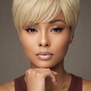 Blond Kort Pixie-Cut Peruk med Lugg, Syntetiskt Naturhår Peruker