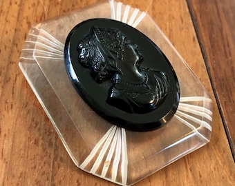 VINTAGE 1940s Clear Lucite and Black Cameo Brooch