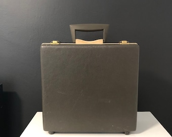 Vintage 1970s Brown Hard Plastic Carrying Case or Suitcase, with Top Handle