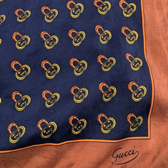 Vintage Gucci Horseshoe Signature Logo Print Silk Sca… Gem