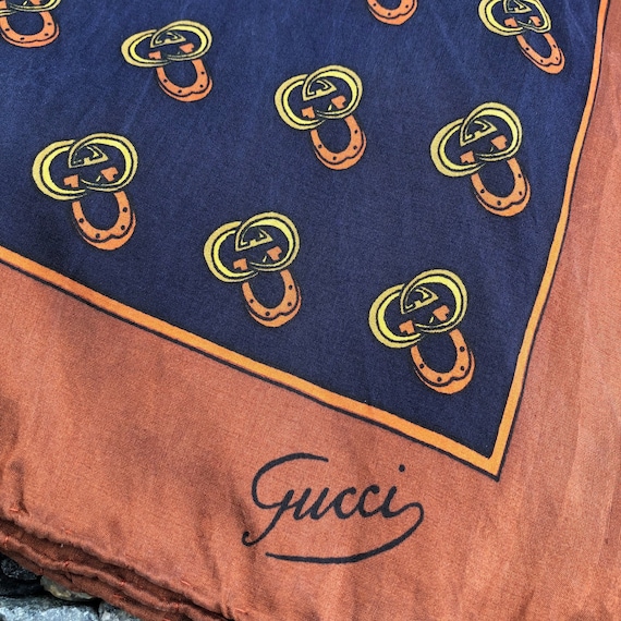 Vintage Gucci Horseshoe Signature Logo Print Silk Sca… Gem