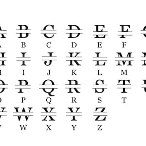 Può includere: Una collezione di lettere maiuscole nere con grazie dalla A alla Z, ciascuna caratterizzata da una linea orizzontale che attraversa il centro. Sotto ogni lettera divisa si trova la corrispondente lettera maiuscola semplice in un font simile.