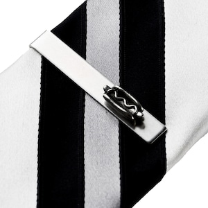 Prendedor de gravata para cachorro-quente - Presente exclusivo feito à mão - Em caixa de presente - Em promoção!