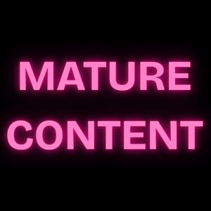 Puede incluir: Las palabras "MATURE CONTENT" se muestran en letras de color rosa brillante, estilo neón, sobre un fondo negro sólido. El texto está centrado y ocupa la mayor parte del marco.