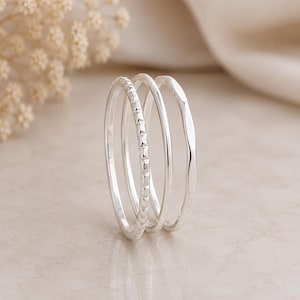 Stapelbara ringar i 925 sterlingsilver – minimalistiska, släta och texturerade band